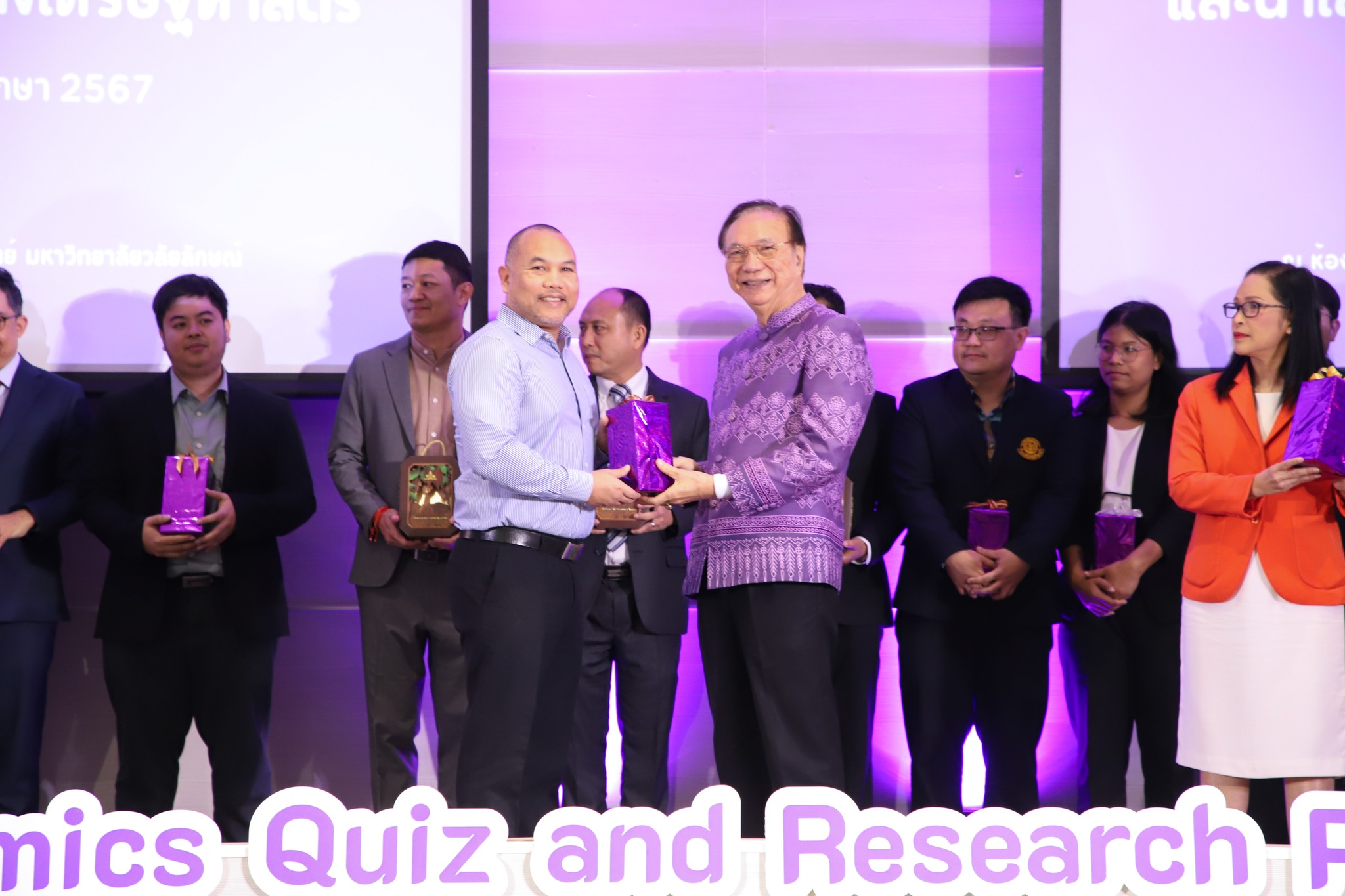 นำเสนอบทความวิจัยและตอบปัญหาทางเศรษฐศาสตร์: Economics Quiz and Research Presentation Competition 2025