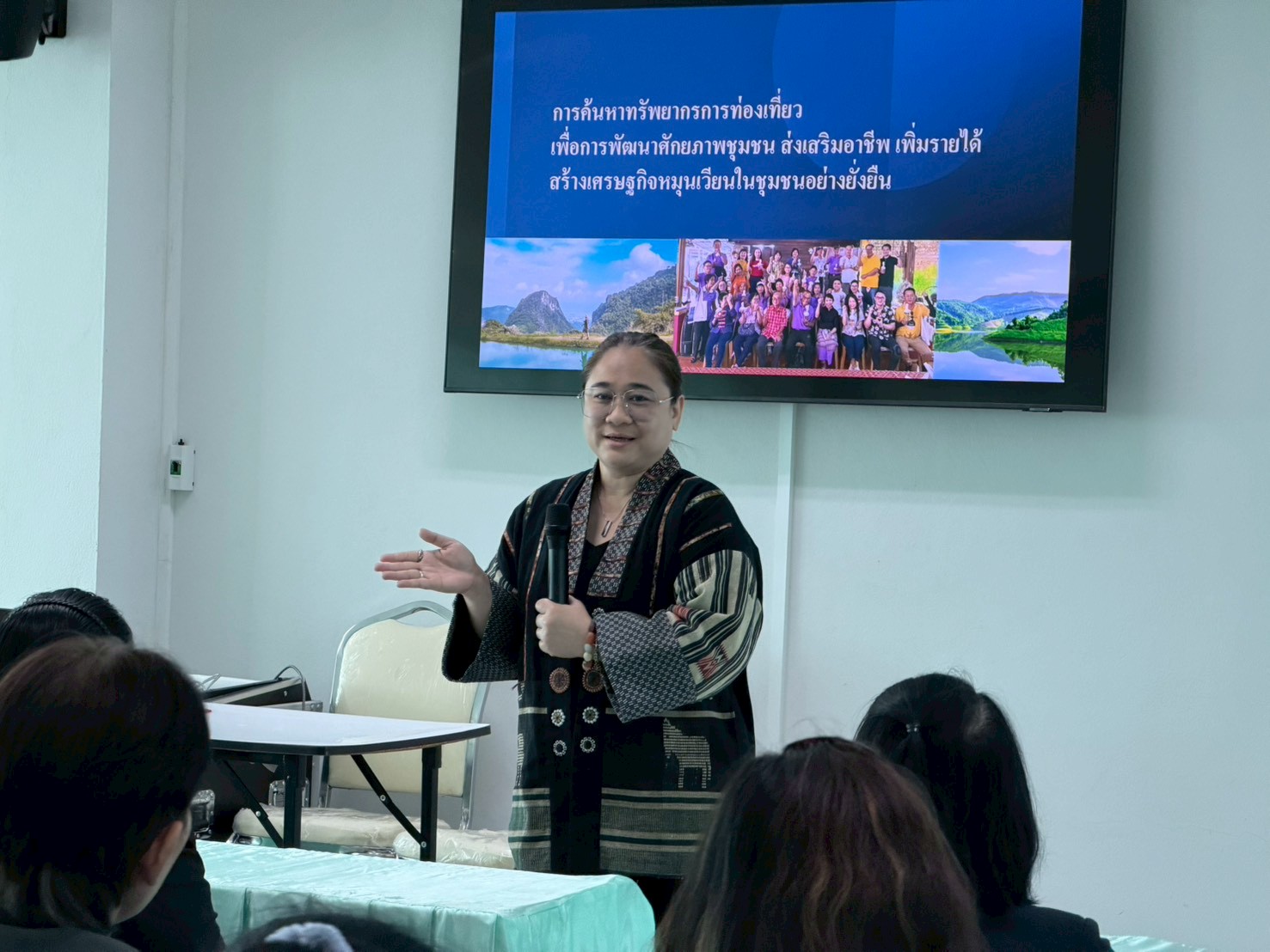 กิจกรรมอบรมเชิงปฏิบัติการ การพัฒนาศักยภาพชุมชนเพื่อส่งเสริมอาชีพ เพิ่มรายได้ และสร้างเศรษฐกิจหมุนเวียนในชุมชนอย่างยั่งยืน