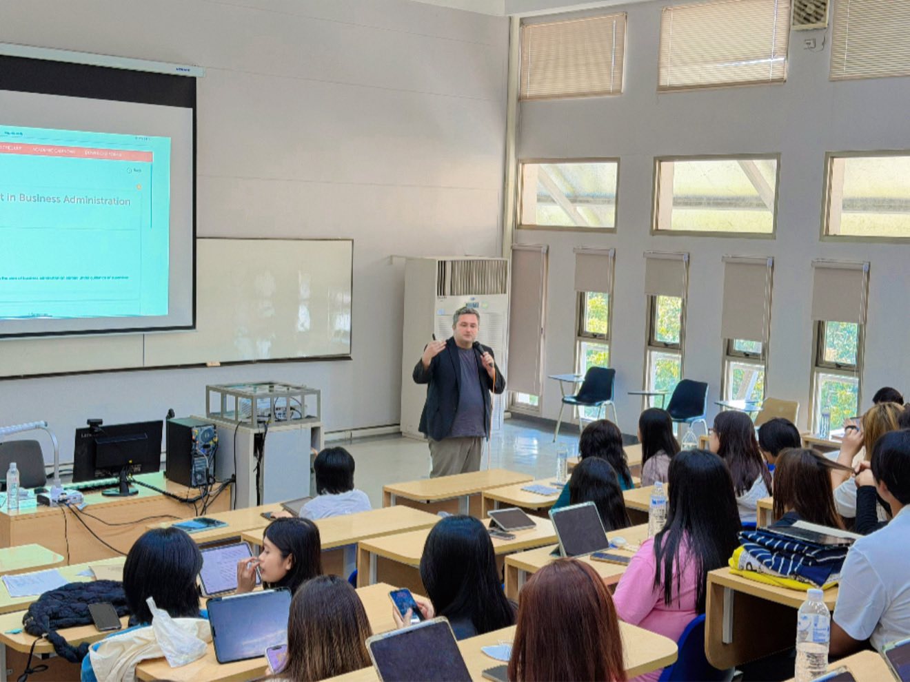 MFU News : Non-Internship_Research_Student_Exchange__Abroad_2_-_Siripen_Yiamjanya.jpg