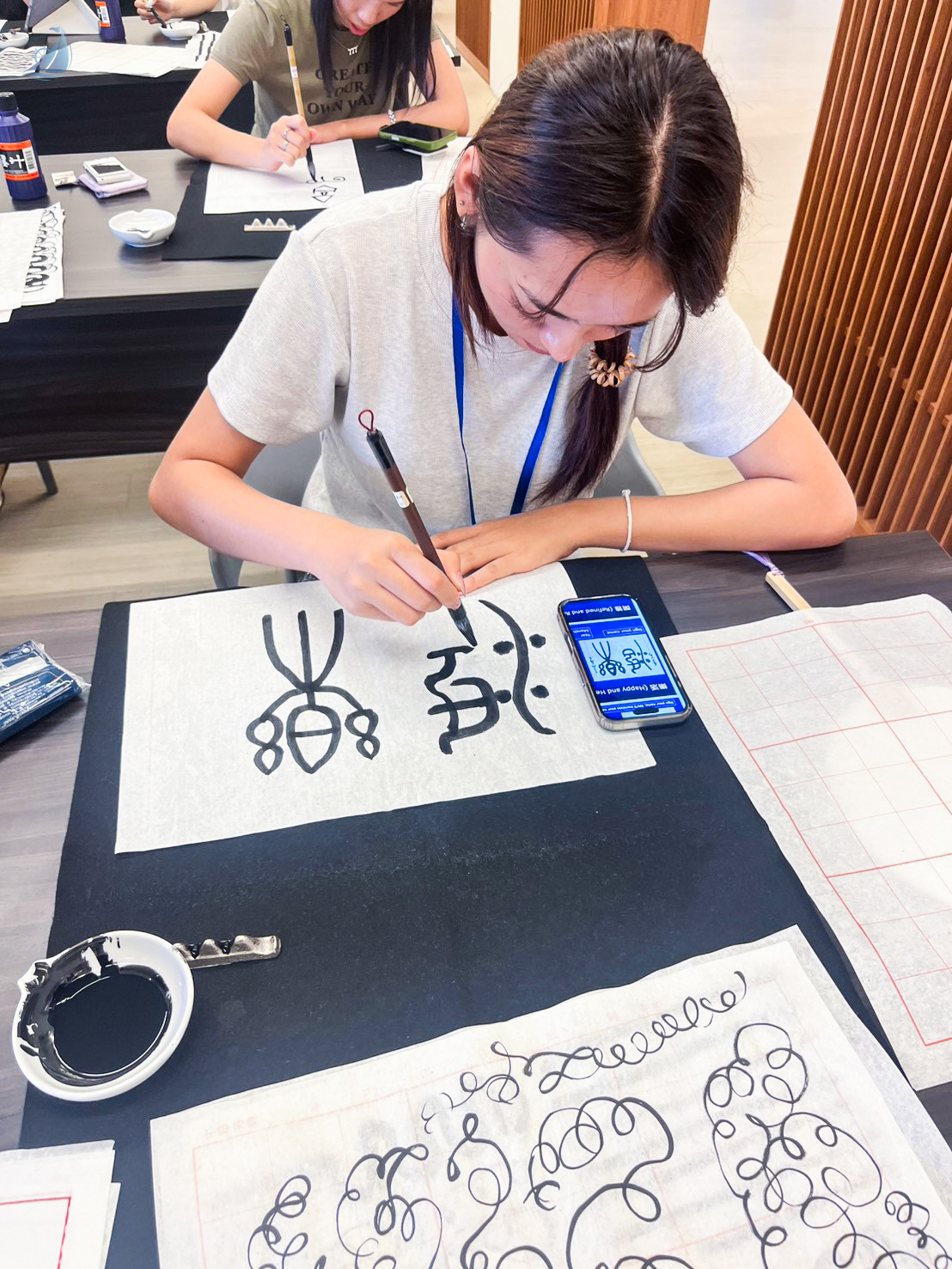 MFU News : LINE_ALBUM_22_ก.ค._69_กิจกรรม_Chinese_calligraphy_260723_20.JPG